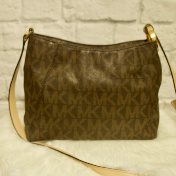 Michael Kors Fulton Messenger - Picture 15 of 16